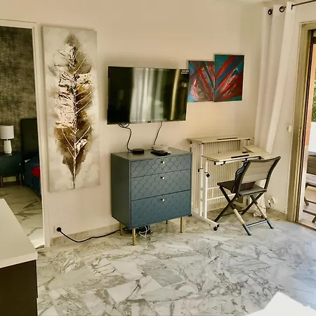 T2 Vallombrosa Terrasse Parking דירה *