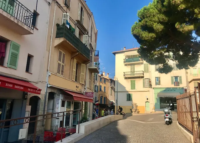T2 Vallombrosa Terrasse Parking * カンヌ